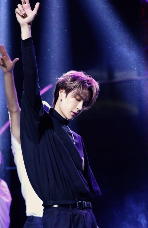 王一博吃瓜群众图片大全,瓜田里的“吃瓜群众”形象大揭秘