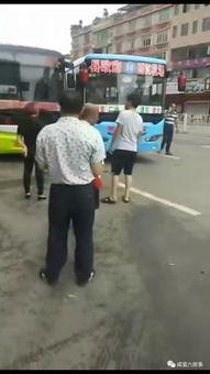 搞笑吃瓜群众现场,现场笑料百出!搞笑吃瓜群众演绎年度最佳“瓜”事