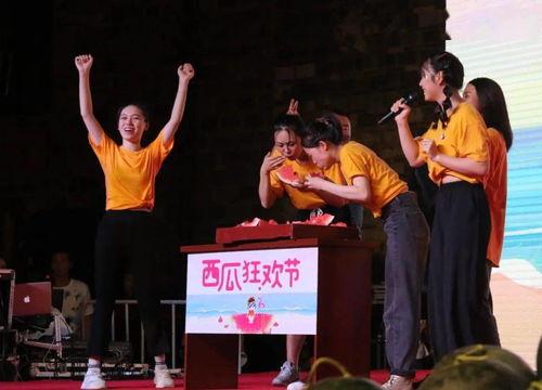 吃瓜群众歌舞,歌舞盛宴背后的故事