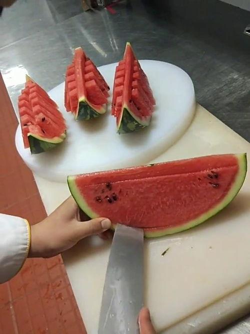 喜欢发吃瓜群众的人,他们的人生轨迹与时代变迁